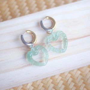 Glass twisted heart earrings